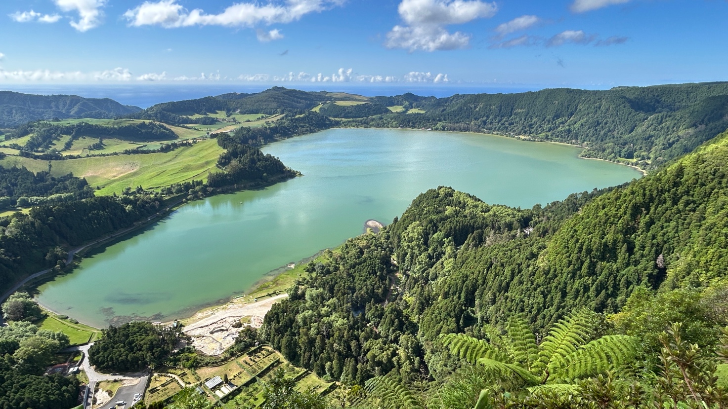 Lagoa das Furnas dal Mirador Pico do Ferro