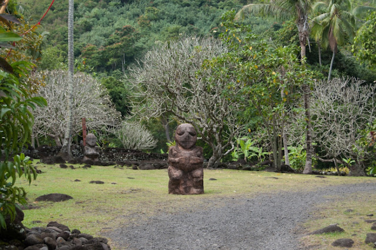 <em>Tiki nel </em><em>Marae </em><em>Arahurahu</em>